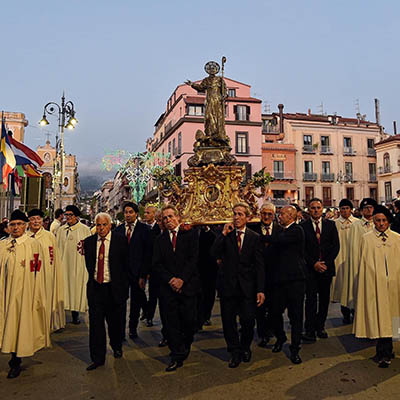I Cavalieri della Delegazione Sorrento – Castellammare di Stabia hanno partecipato alla solenne processione di Sant’Antonino Abate detto “dei Giardinieri” a Sorrento in occasione della Festa del Patrocinio.
