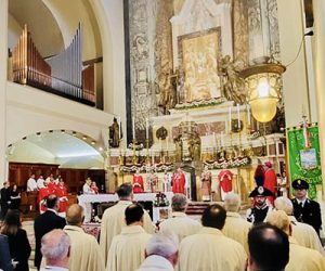 Una rappresentanza di Cavalieri e Dame della Sezione Sannio – Irpinia, ha partecipato in forma solenne alla chiusura dell’anno Giubilare a Montevergine.