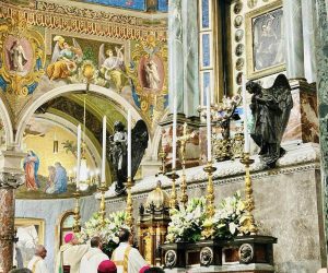 I Cavalieri e Dame hanno partecipato alla Solenne concelebrazione eucaristica in occasione del 50° anniversario dell’Ordinazione sacerdotale di S.E. Rev.ma Mons. Tommaso Caputo, Arcivescovo Prelato di Pompei.